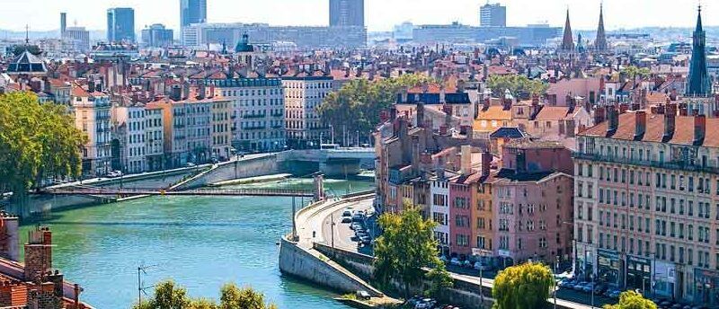 Une vue pittoresque de lyon, représentant la localisation des services d'un coach recherche emploi sur lyon