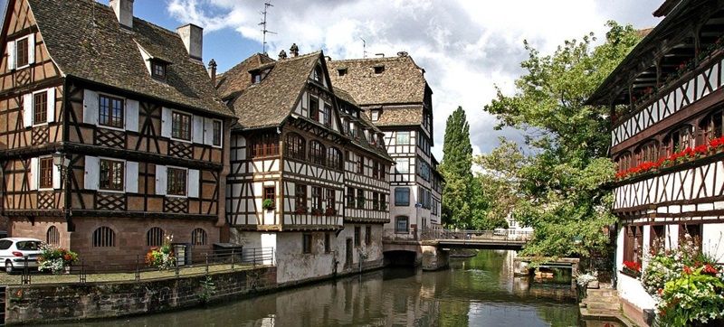Une vue pittoresque de Strasbourg, représentant la localisation des services d'un coach recherche emploi Strasbourg