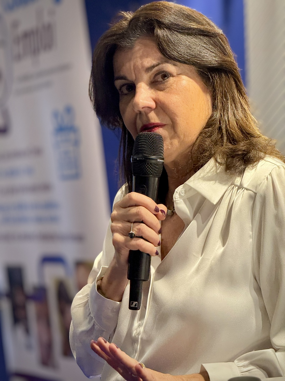 IMG_5028conference ana fernandez salon travail 2 B IMG_5028conference ana fernandez salon travail 2 B